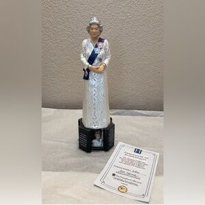 Queen Elizabeth II Hamilton Collection Limited Edition Figurine No. A1820